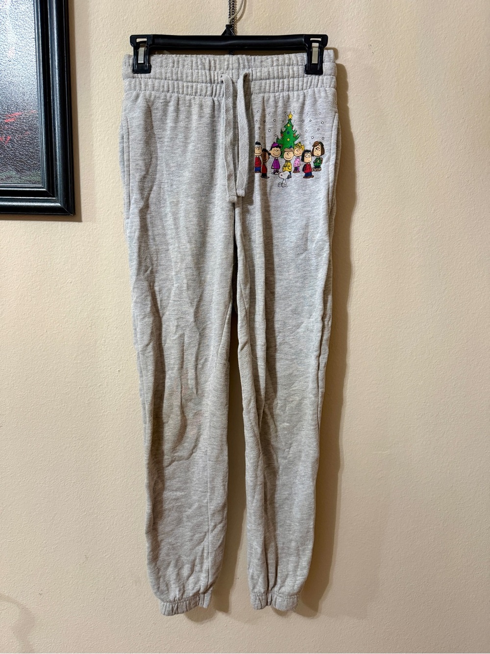 Light Gray Jogger Peanuts Sweatpants with Holiday Graphic
